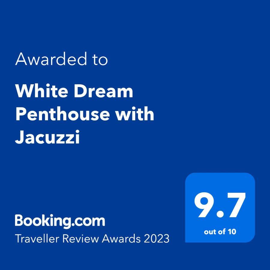 Appartamento White Dream Penthouse With Jacuzzi Braşov Esterno foto